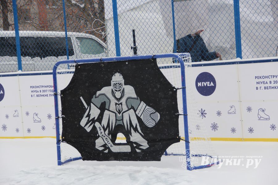 В Великих Луках появился новый каток (ФОТО)