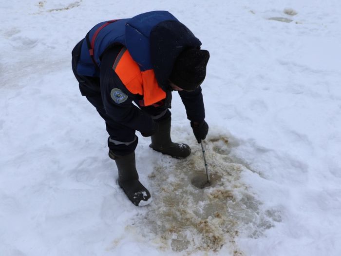 В МЧС готовятся к возможным подрывам льда на псковских реках (ФОТО)