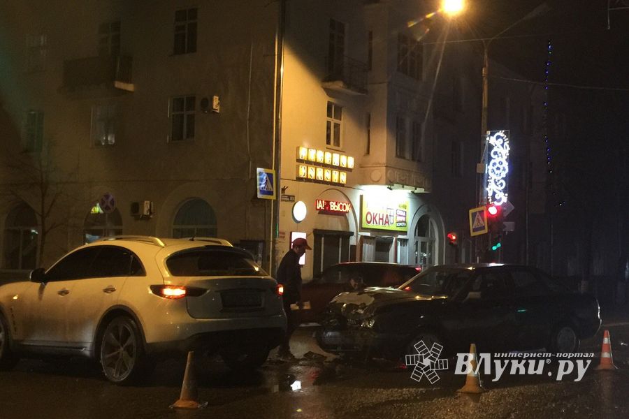 В Великих Луках произошло ДТП (ФОТО)