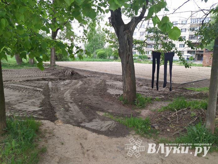 На улице Щорса началось строительство детской площадки (ФОТО)