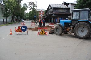 На Вокзальной оперативно устранили течь в водоводе (ФОТО)