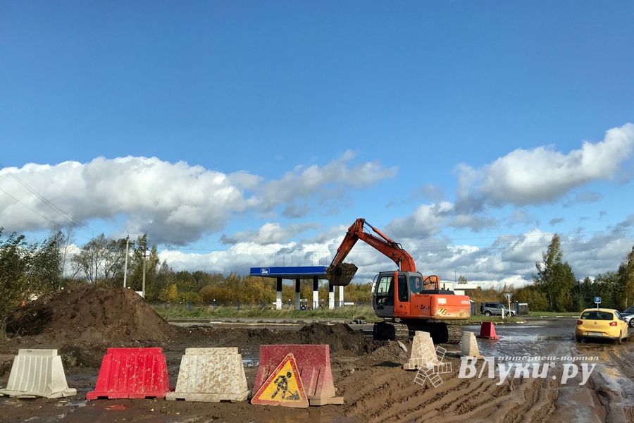 Проезд перекрёстка Дружба-Дьяконова временно затруднён (ФОТО)