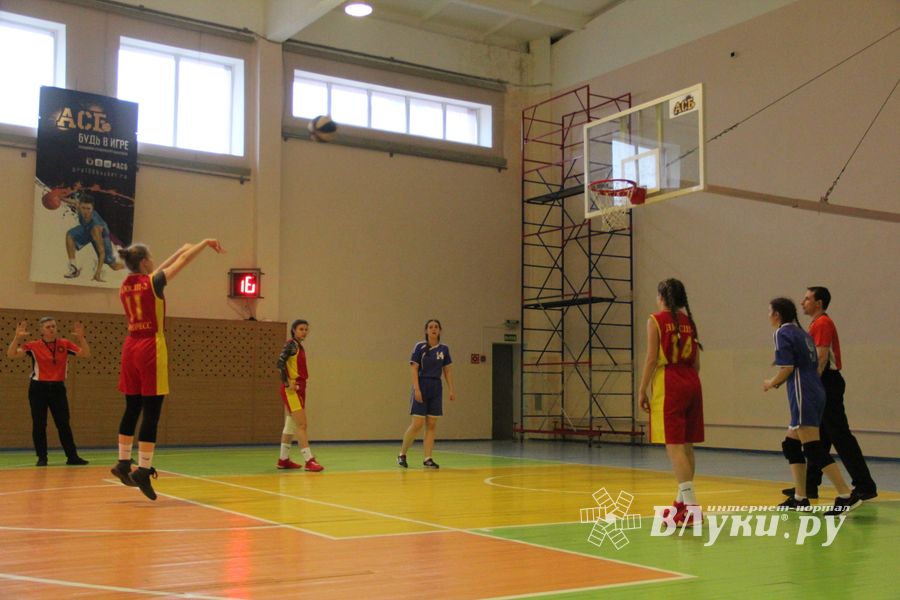 В Великих Луках финальные соревнования по баскетболу 11-й областной Спартакиады учащихся (ФОТО) (0+)