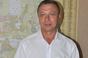 Заслуженному работнику физической культуры РФ В. Н. Андрееву вручено удостоверение депутата великолукской городской думы (фото)