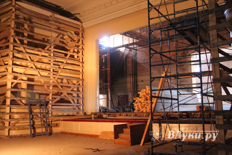 В театре не могут быть пластиковые окна... (фото)