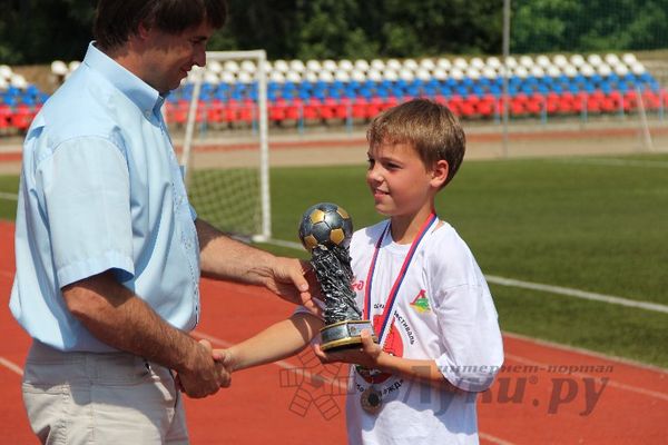 Юные футболисты из Калининграда стали победителями турнира «Локобол» в Великих Луках (фото)