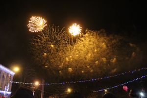 В Великих Луках зажгли Ёлку (ФОТО)