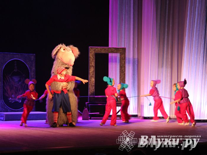 ​В городском ДК им. Ленина состоялась премьера музыкальной сказки «Буратино»