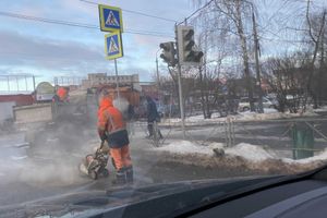 Вниманию великолучан-автомобилистов – проводится ямочный ремонт (ФОТО)