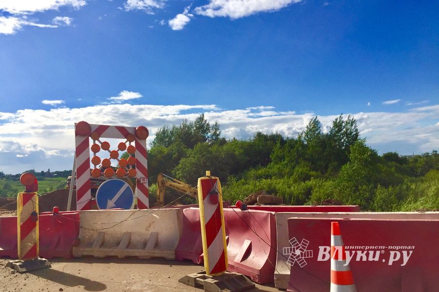 Фотофакт: Федеральную трассу М9 ремонтируют