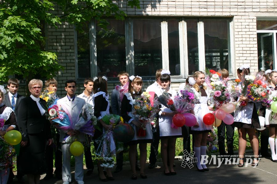 Сегодня в городе проходят последние звонки