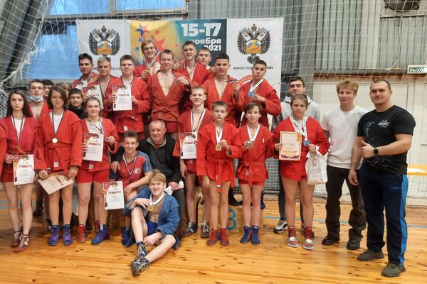 Великолукские спортсмены привезли 12 золотых наград с Первенства области по самбо