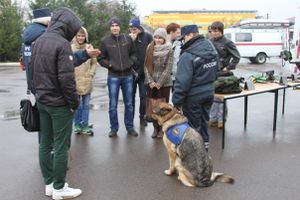 Псковские студенты побывали в гостях у пожарных и спасателей (фото)