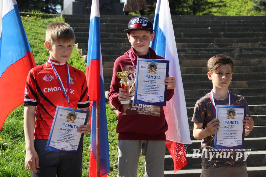 В Великих Луках чествовали лучших велосипедистов (ФОТО)