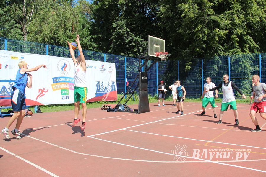 В Великих Луках прошёл Олимпийский День (ФОТО)