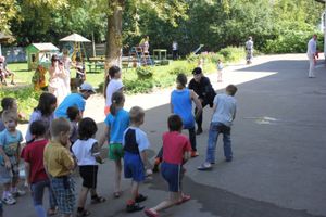 В рамках акции «Зарядка со стражем порядка» псковские полицейские посетили подшефный детский дом (фото)