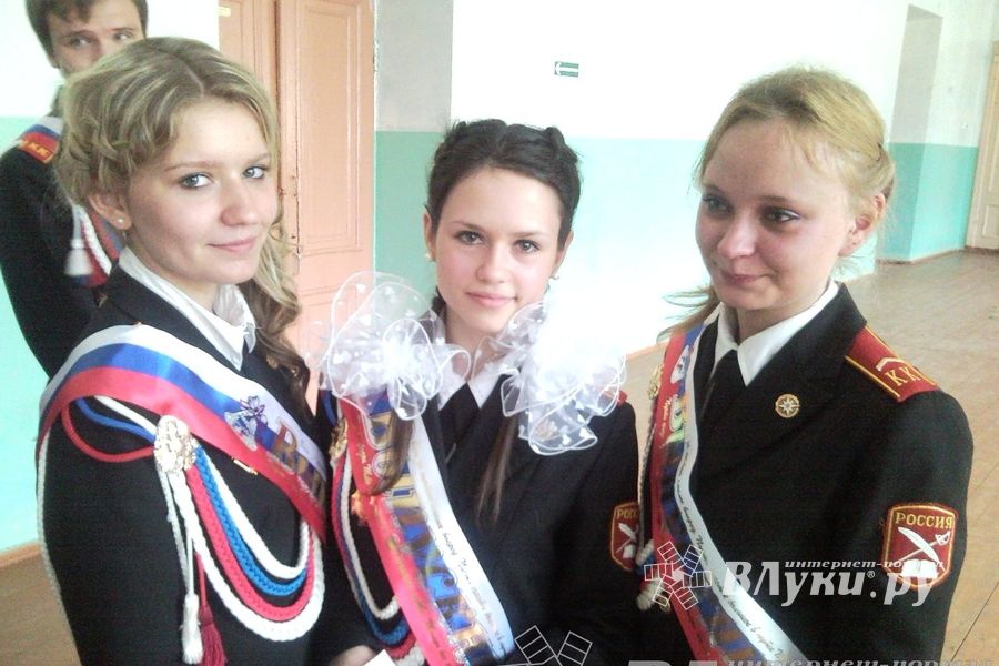 «Последний звонок» в школах Великих Лук