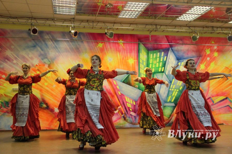 В Великих Луках открылась 8-ая Великолукская универсальная выставка (ФОТО)