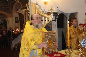 Епископ Сергий (Булатников) возглавил Божественную литургию в Казанском храме города Великие Луки (ФОТО)