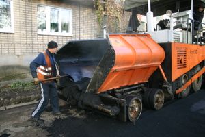 Глава администрации проследил за ходом ремонта дворовых территорий