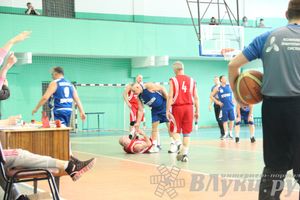 Баскетболисты Великих Лук сыграли со сборной Дмитрова