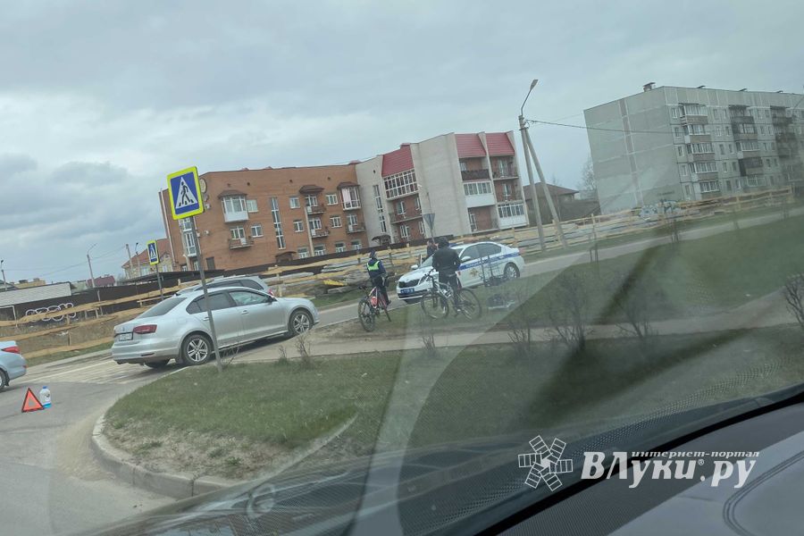 В Великих Луках – ДТП с участием велосипедиста (ФОТО)