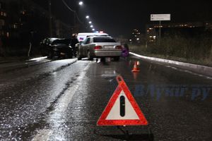 В Великих Луках от ул. Вокзальной до ул. 3-еЙ Ударной Армии в связи с ДТП затруднено движение (ФОТО)