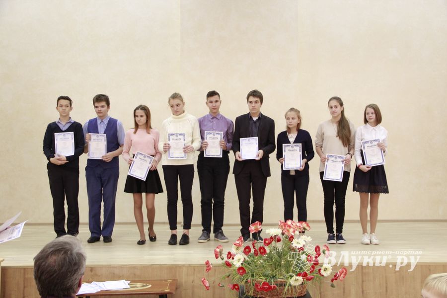В великолукской школе № 13 чествовали лучших в спорте и учебе (ФОТО)