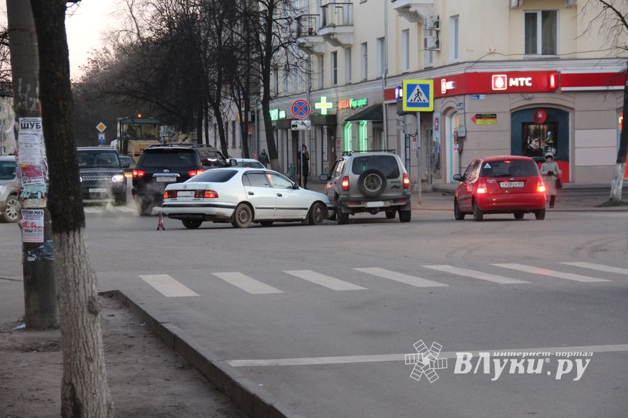 ДТП на перекрёстке Ленина-Зверева (ФОТО)