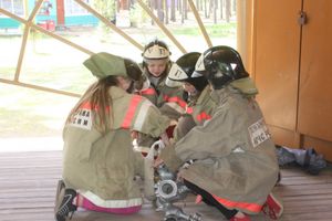 В Псковской области продолжается работа по профилактике пожаробезопасного поведения в загородных лагерях летнего отдыха (фото)