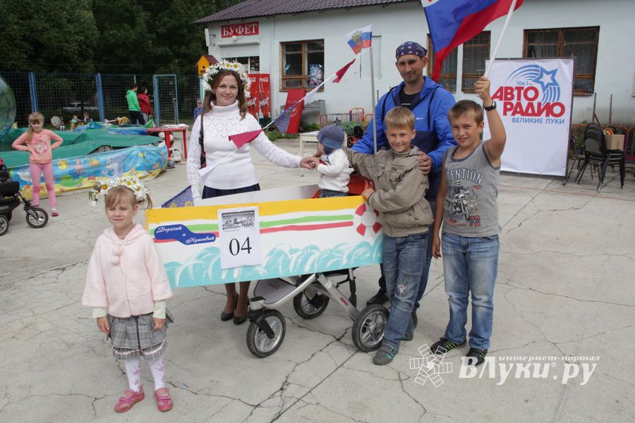 «Парад детских колясок» в День семьи, любви и верности (ФОТО)