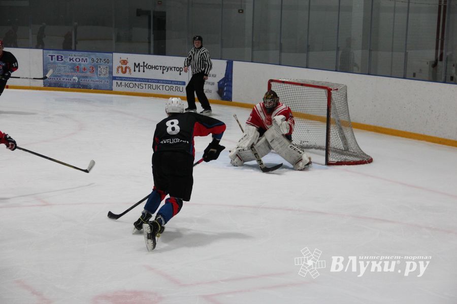 Памятный турнир по хоккею прошел в великолукском «Айсберге» (ФОТО)