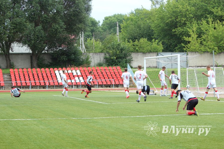 "Экспресс" (Великие Луки) - "Купол-ВДВ" (Псков)