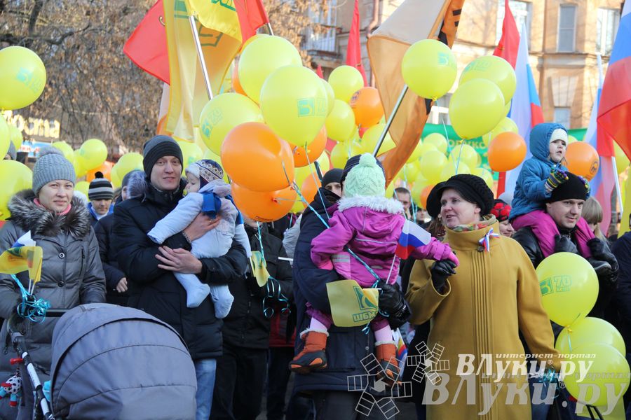 В Великих Луках состоялся торжественный митинг в честь Дня народного единства (ФОТО)