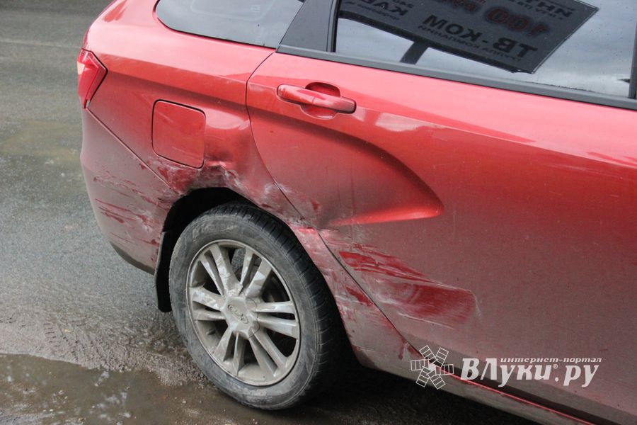 ДТП на перекрёстке улиц Малышева и Матвея Кузьмина (ФОТО)