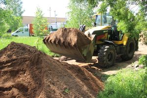 Идёт благоустройство Аллеи памяти 6-й роты в Великих Луках (ФОТО)