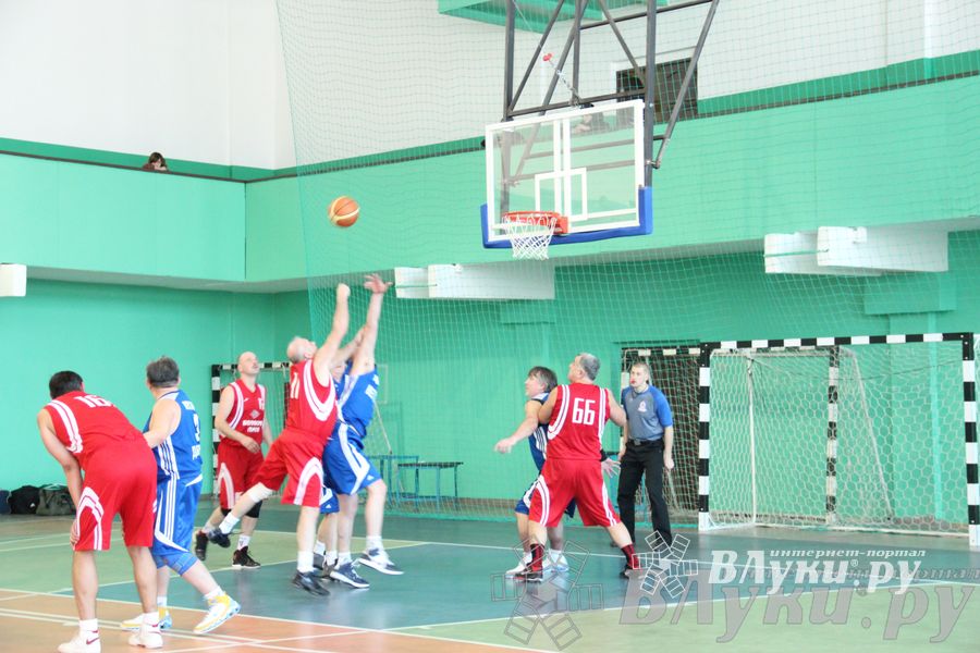 Баскетболисты Великих Лук сыграли со сборной Дмитрова