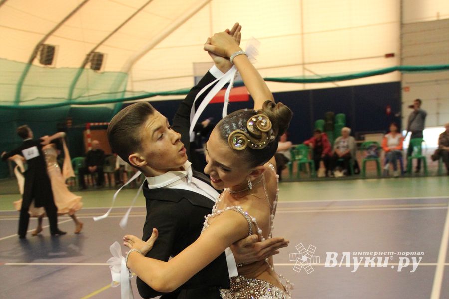 В Великих Луках прошел турнир по спортивным бальным танцам (ФОТО)
