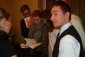 С бесценными реликвиями познакомились великолучане в «Ночь искусств» (фото)