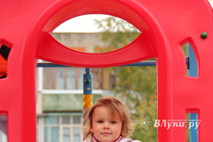 Благоустроенный сквер по улице Жукова начал радовать детей (фото)