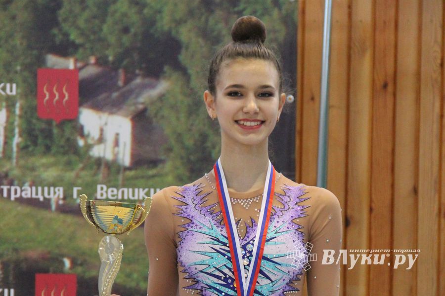 ​В Великих Луках прошли соревнования по художественной гимнастике (ФОТО)
