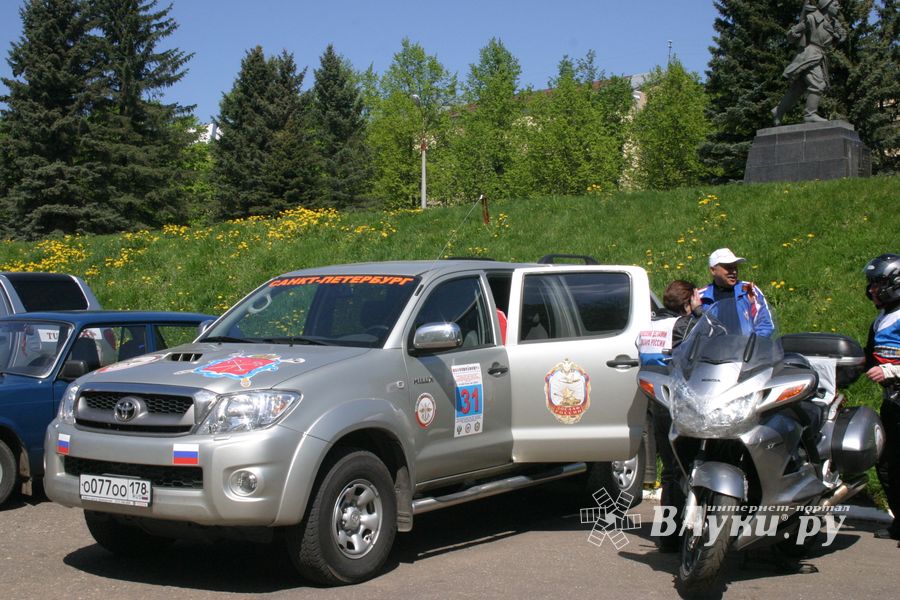 Члены Международный автопробега прибыли в Великие Луки 