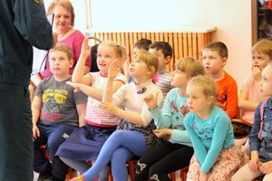 Воспитанники детского сада «Берёзка» встретились с сотрудником МЧС (ФОТО)