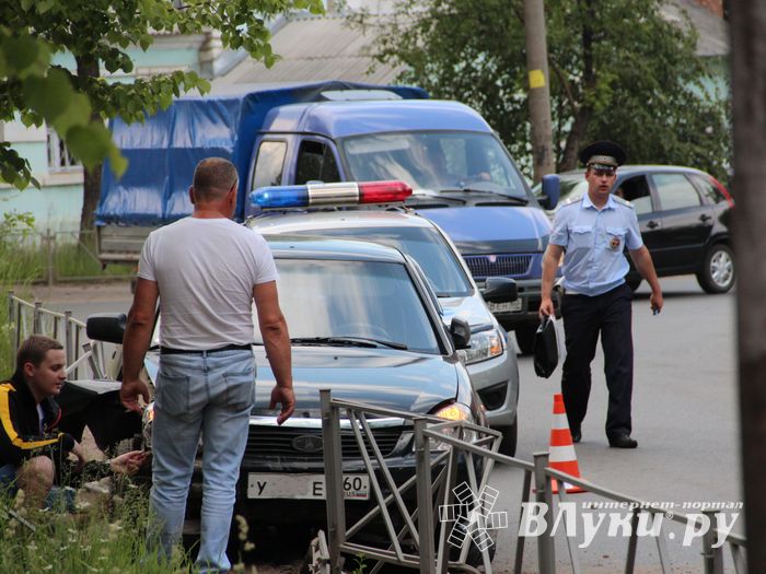 ДТП возле бани «Каменка» в Великих Луках (ФОТО)