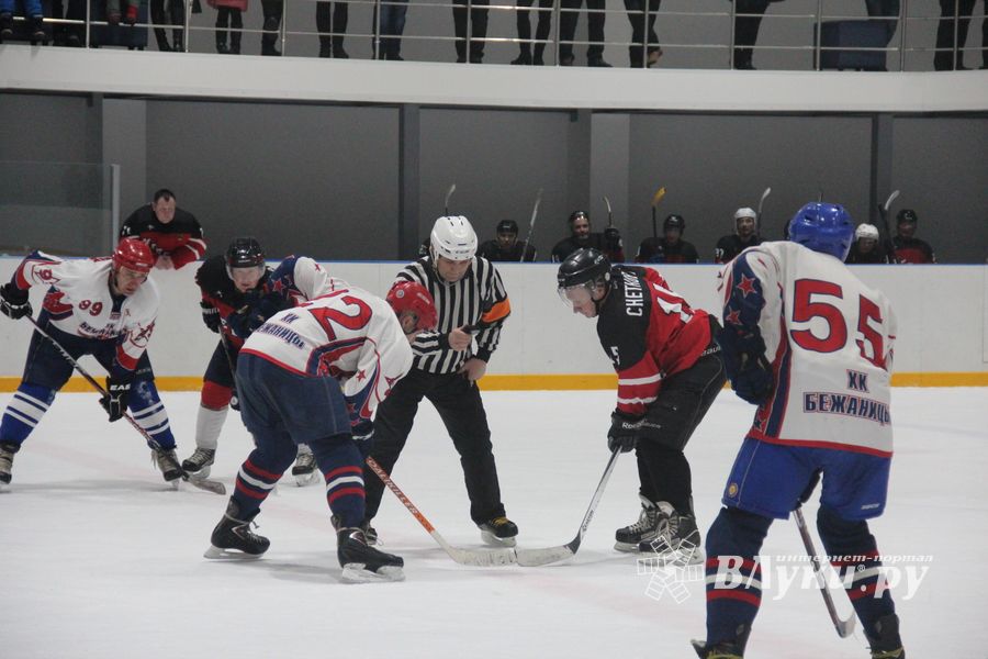 В Великих Луках прошёл первый матч Кубка Псковской области по хоккею (ФОТО)