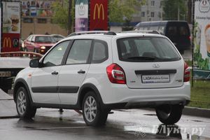 В Великих Луках прошла «Весенняя автоярмарка Великие Луки — 2015» (фото)