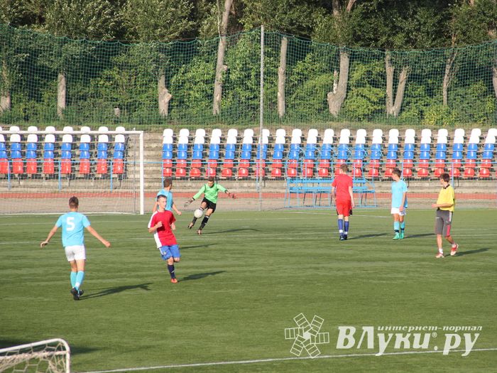 В минувшие выходные великолучане сыграли в футбол (фото)