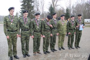 ​Церемония закладки земли Города воинской славы в памятные гильзы состоялась в Великих Луках (фото)