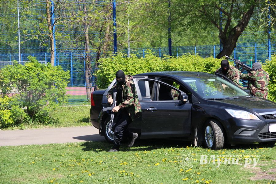 Спецназ «разгромил» на Дятлинке «банду»