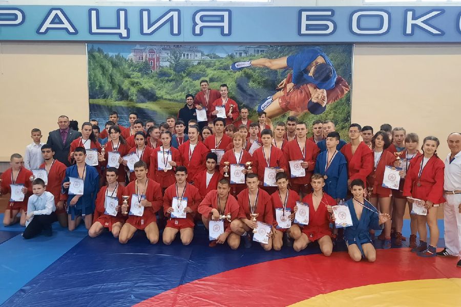 Великолучане привезли золотые медали с регионального турнира по самбо (ФОТО)